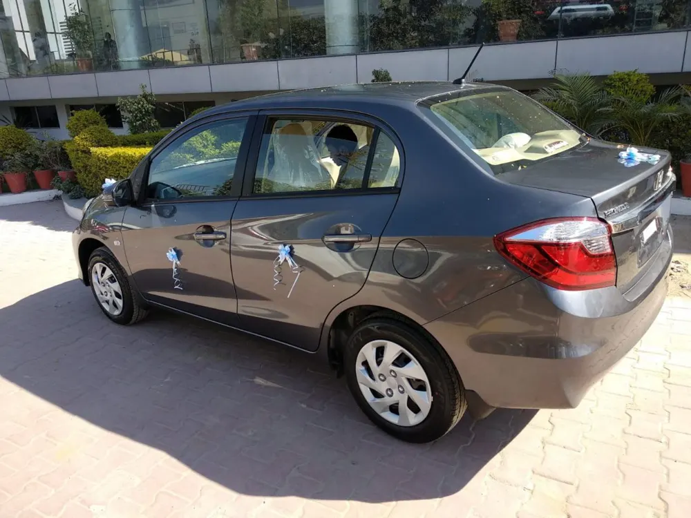 Amaze taxi in Udaipur